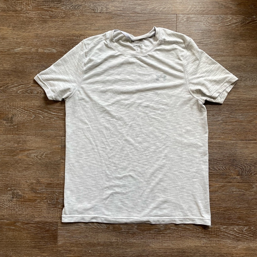 Men’s Size L Under Armour T-Shirt